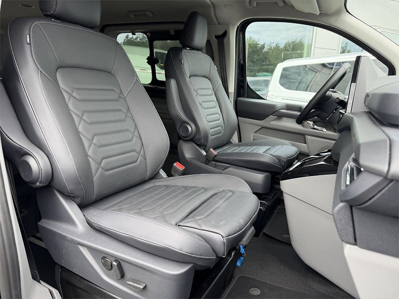 Ford Tourneo Custom (2025) Titanium X L2, Tourneo, 2.5 Du - fotka 9 z 22