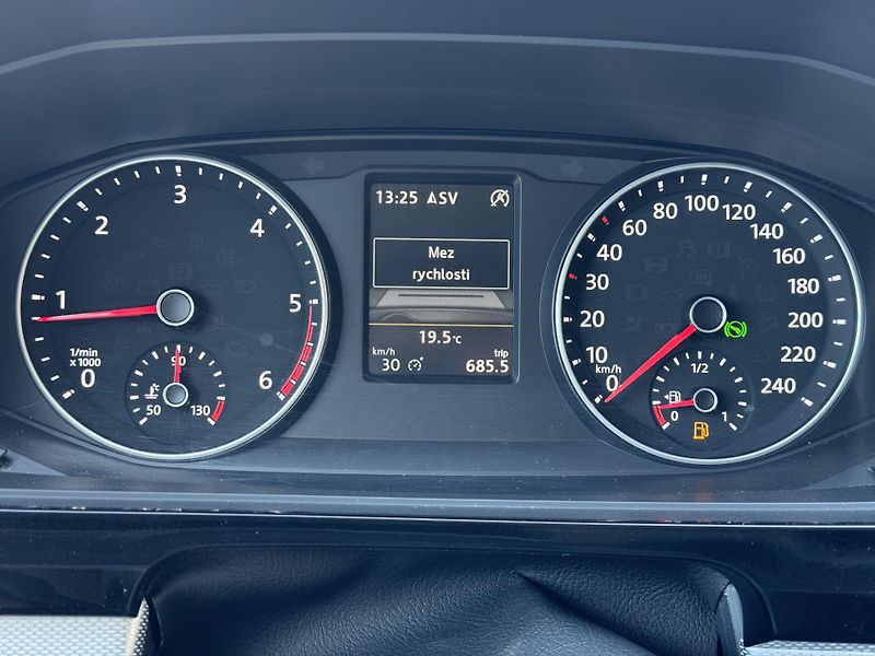 Volkswagen Multivan (2017) 2.0TDi DSG Highline RZV - fotka 31 z 54
