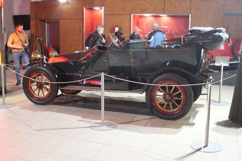 Technické muzeum v Brně zahájilo výstavu s názvem Naše Zetky, která připomíná automobilovou výrobu v Brně.