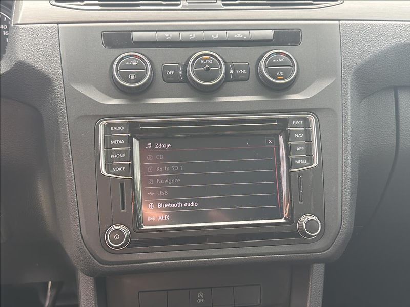 Volkswagen Caddy 2,0 TDi 75 Kw MAXI tažné NAVI - fotka 18 z 27