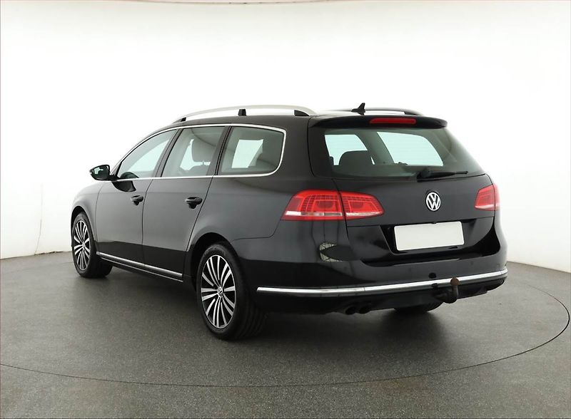 Volkswagen Passat (2014) 2.0 TDI, Automat, Xenony - fotka 4 z 17