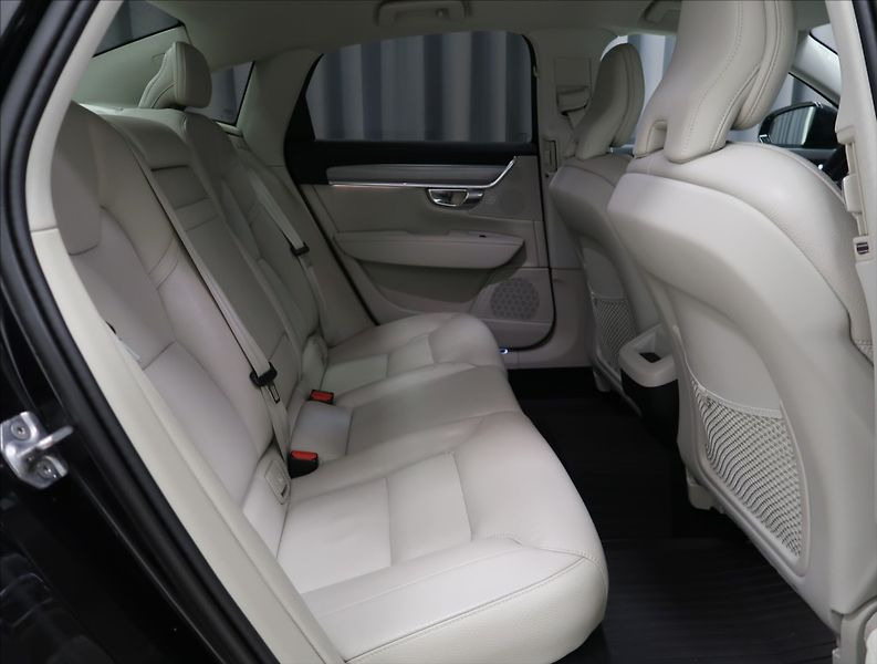 Volvo S90 2,0 D5 AWD INSCRIPTION - fotka 49 z 54
