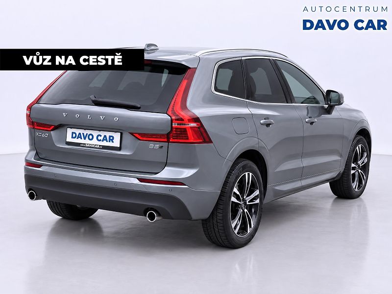 Volvo XC60 2,0 B5 173 kW AWD Momentum Pro - fotka 3 z 10