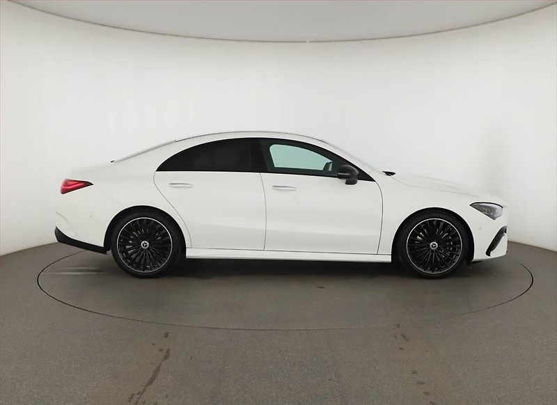 Mercedes-Benz CLA (2025) 200, AMG Line, Výhřev, Kamera - fotka 6 z 22