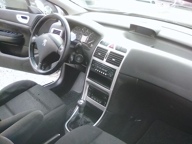 Peugeot 307 (2007) 2.0i 16V  SW , závěs - fotka 22 z 33