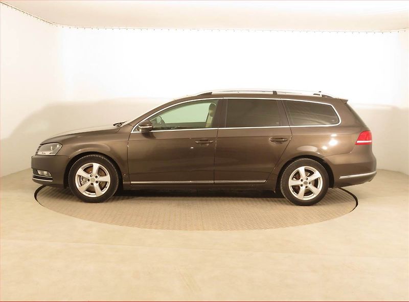 Volkswagen Passat (2013) 2.0 TDI, Navi, Tempomat - fotka 3 z 16
