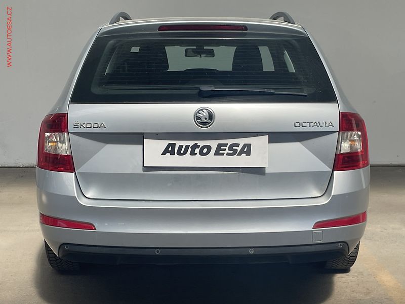 Škoda Octavia (2015) 1.6 TDi, 2.maj,ČR, AC, park - fotka 5 z 15
