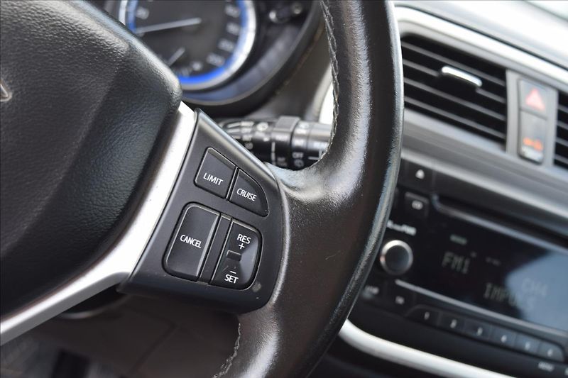 Suzuki SX4 S-Cross 1,6 D 88KW NOVÁ STK TAŽNÉ 4X4 - fotka 35 z 49