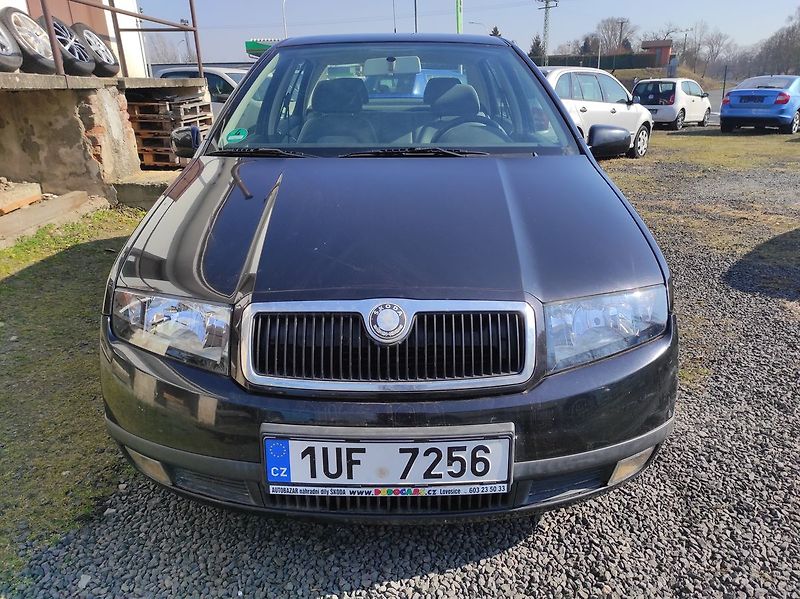 Škoda Fabia 1.4 MPI Comfort - fotka 9 z 25