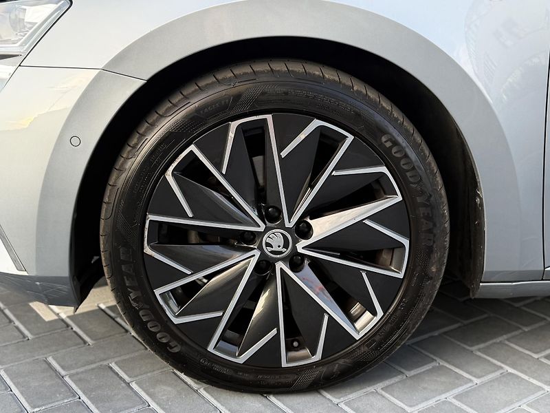 Škoda Superb (2019) L&K/2.0 TDi 140 kw/DSG - fotka 11 z 25