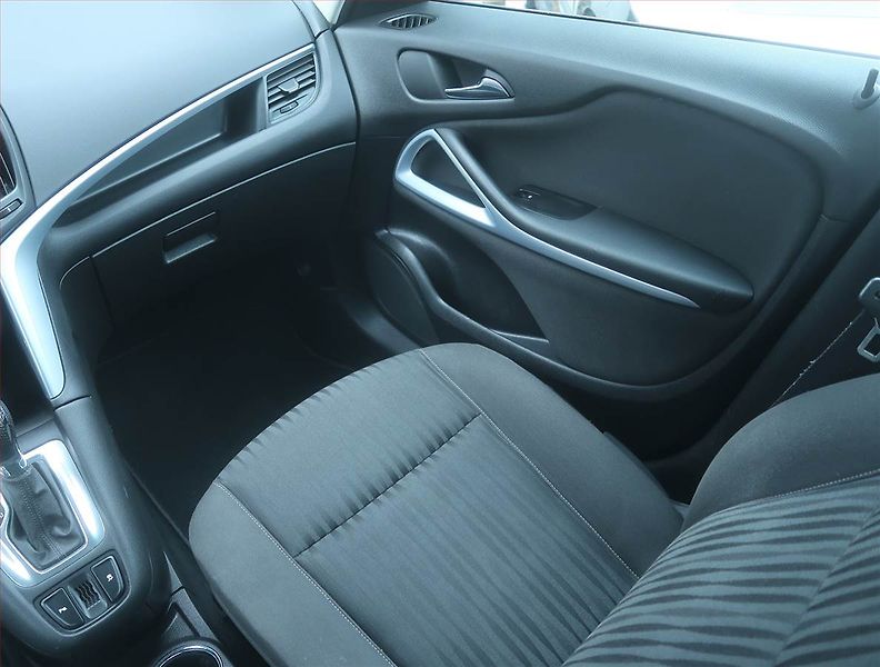 Opel Zafira (2017) 2.0 CDTI, Automat, Tempomat - fotka 8 z 15