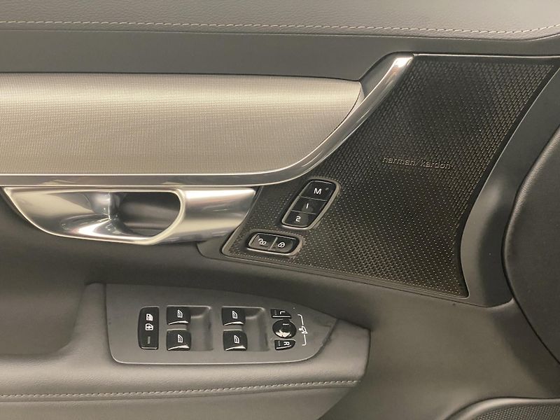 Volvo V90 T6 AWD RECHARGE DARK PLUS AUT - fotka 28 z 54