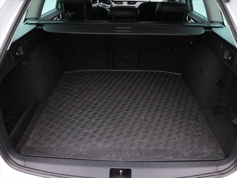 Škoda Octavia 1,5 TSI 96kW G-Tec DSG CZ DPH - fotka 10 z 32