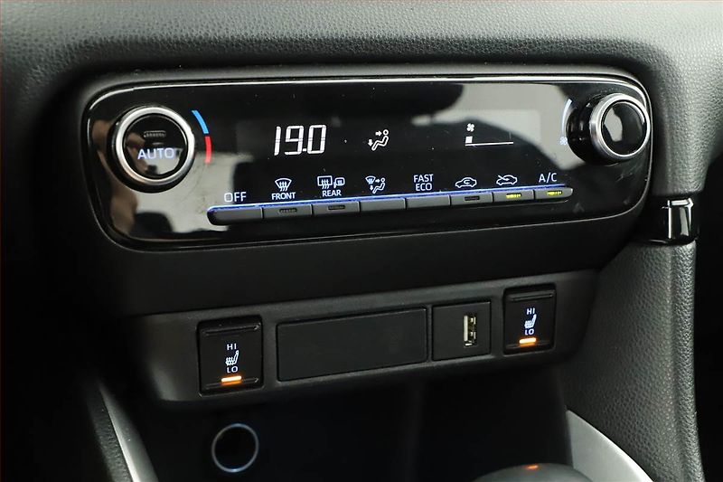 Toyota Yaris (2023) 1.5 VVT-i Hybrid, Automat, ČR - fotka 15 z 18