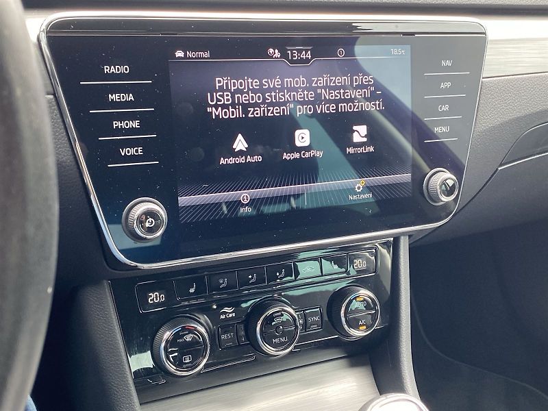 Škoda Superb (2022) 1.5 TSI Style+ - fotka 20 z 40