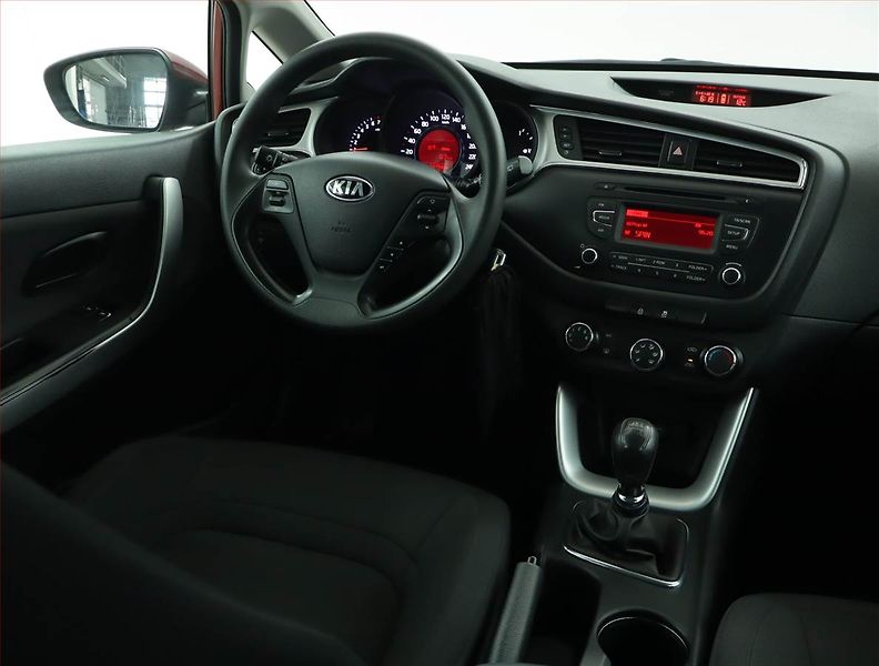 Kia Ceed (2018) 1.4 CVVT, Serv.kniha - fotka 7 z 14