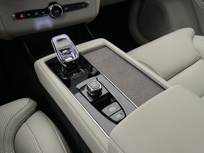 Volvo XC90 (2026) T8 AWD PLUS BRIGHT - fotka 28 z 45