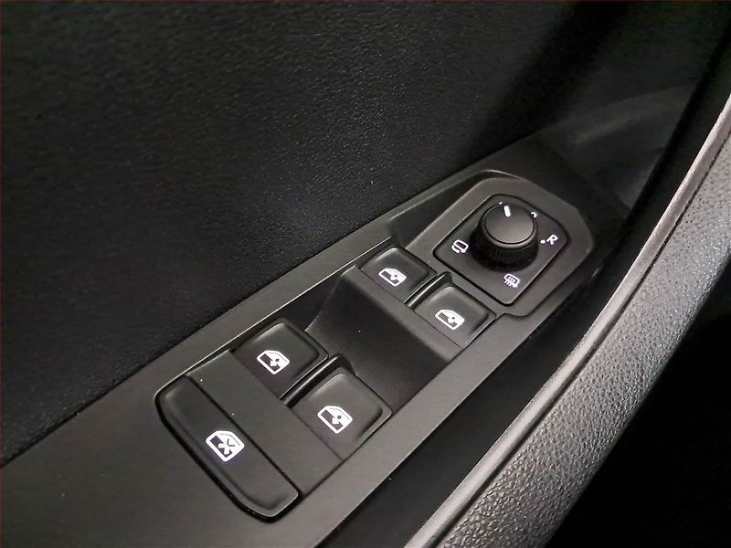 Škoda Karoq (2023) Style 1.0 TSI - fotka 18 z 21