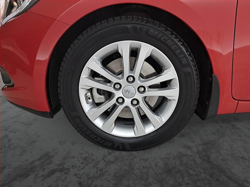 Kia Ceed (2015) 1.6 CRDi, Navi, Tempomat - fotka 15 z 18