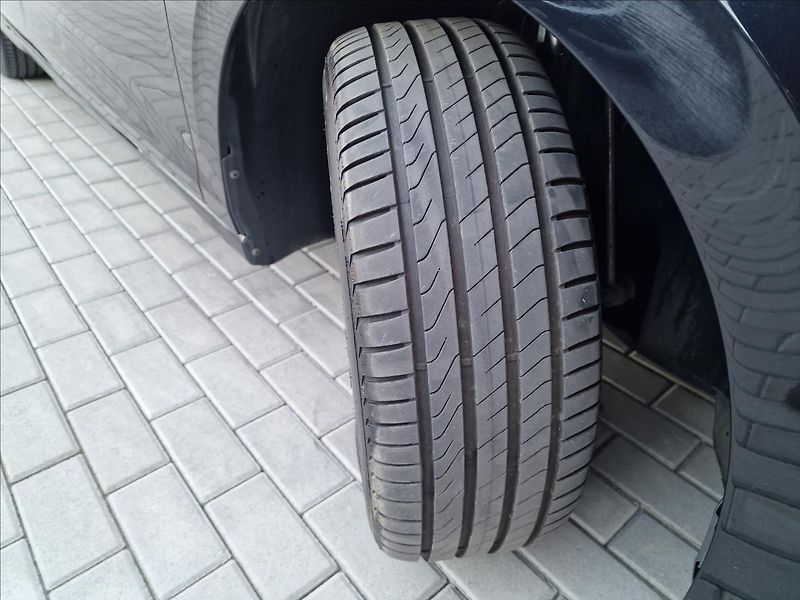 Volkswagen Golf 2.0TDI 110kW Life,ČR,1.Maj. - fotka 47 z 50