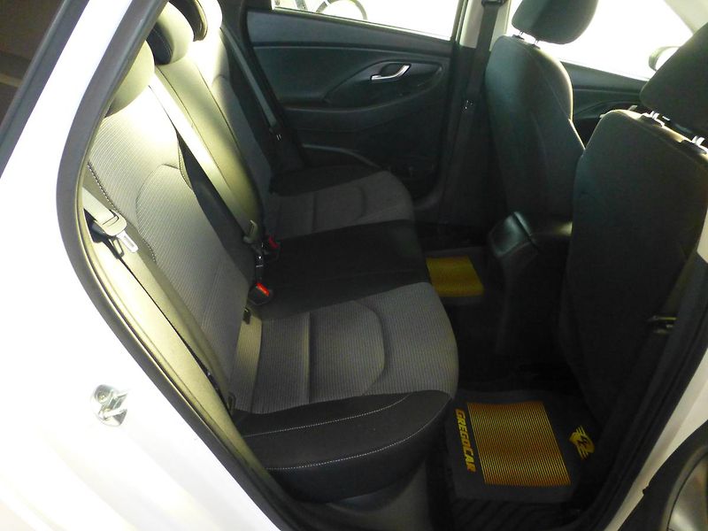 Hyundai i30 (2021) 1,6CRDI*ALU*AC**PARK.S**KAMERA - fotka 21 z 30