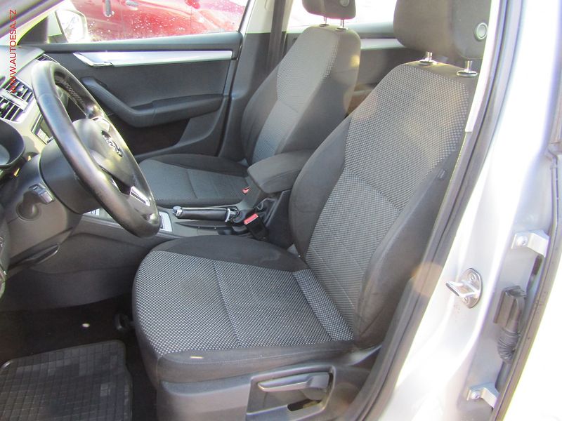 Škoda Octavia (2016) 1.6 TDi, ČR, Ambition, AC - fotka 9 z 16
