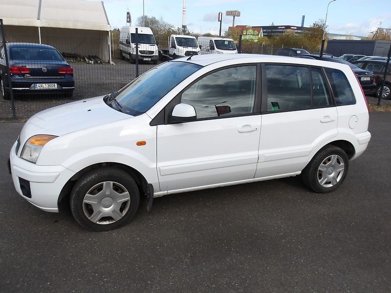 Ford Fusion 1,4i 55kW Naj. 75000km - fotka 2 z 24