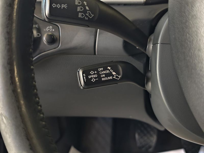 Audi A4 2.0 TDi 105kW BIXENONY, PDC - fotka 15 z 19