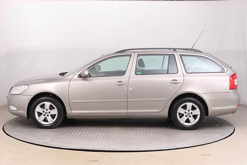 Škoda Octavia (2010) 1.6 TDI, Tempomat - fotka 3 z 12
