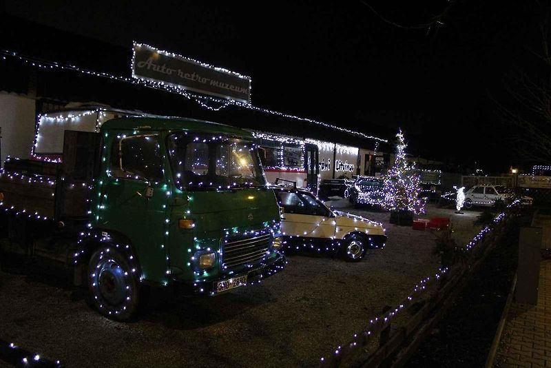 Vánočně nazdobené Auto retro muzeum v Litvínově.