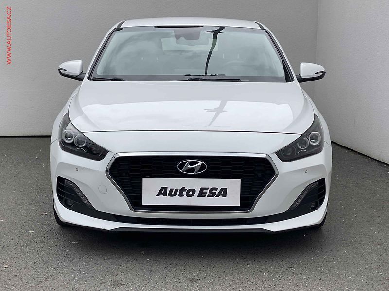 Hyundai i30 (2020) 1.4 T-GDi FastBack, 1.maj,ČR - fotka 2 z 19