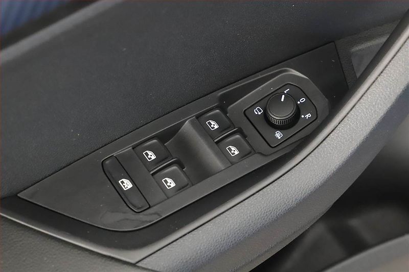 Škoda Karoq (2025) 1.5 TSI, Sportline - fotka 10 z 19