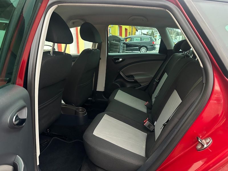 Seat Ibiza 1.6 TDi Digi Klima/ESP/1MAJ - fotka 11 z 22