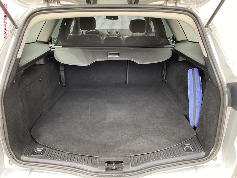 Ford Mondeo (2012) 2.0 TDCi, Champions - fotka 7 z 18