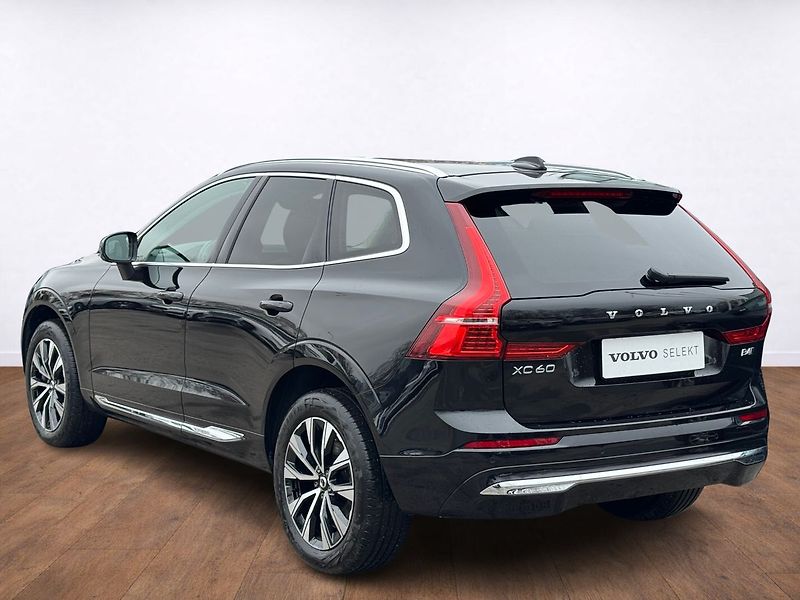 Volvo XC60 B4 AWD PLUS, ACC - fotka 3 z 23