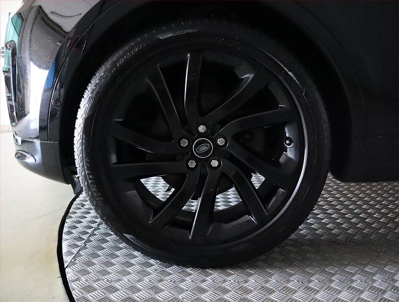 Land Rover Discovery (2018) 3.0 Td6 - fotka 15 z 26
