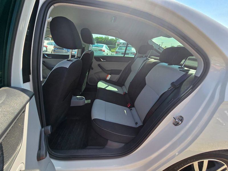 Škoda Rapid (2013) 1.2 TSi 63KW aut.klima - fotka 12 z 23