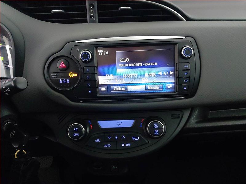 Toyota Yaris (2015) 1.5 Hybrid, Automat - fotka 12 z 16