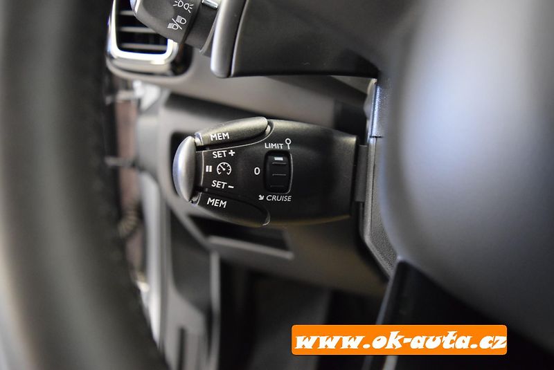 Citroën C5 Aircross HYBRID 225 ě-EAT8 165 kW-DPH - fotka 35 z 68