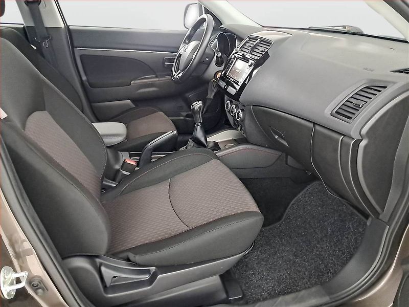 Mitsubishi ASX (2017) Instyle 1.6 MIVEC, Serv.kniha - fotka 9 z 19