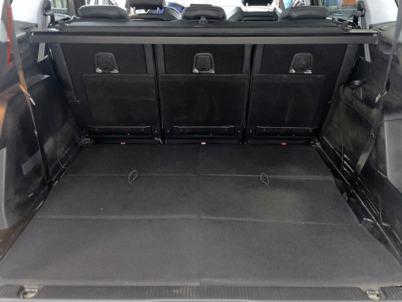 Peugeot 5008 (2019) 1.5 HDi, Crossway, LED, panor - fotka 7 z 17