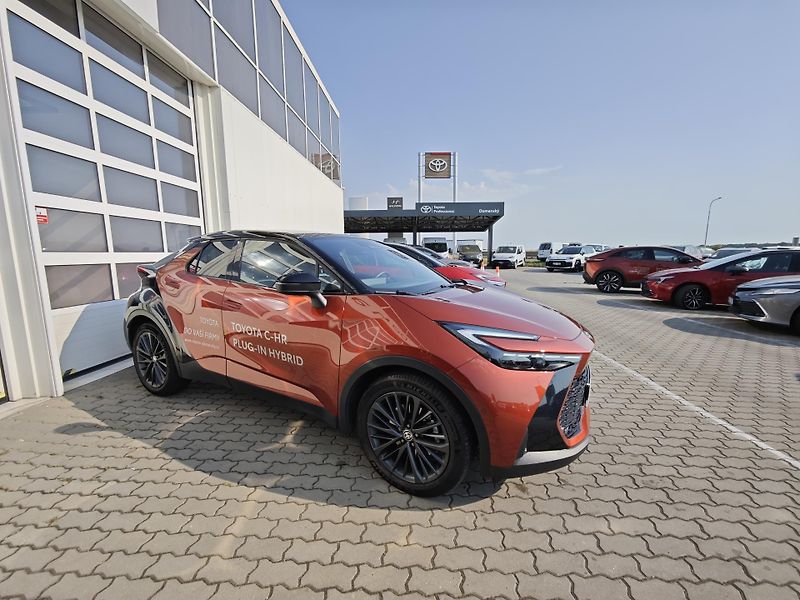 Toyota C-HR (2025) 2.0L PHEV CVT Tokyo Edition - fotka 3 z 17