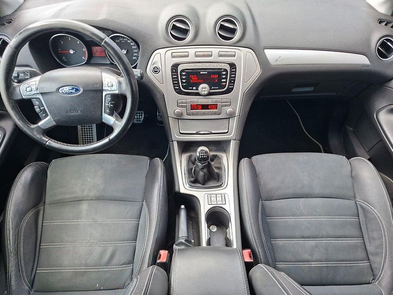 Ford Mondeo (2010) 2.2TDCi 129kW 6MAN - fotka 10 z 40
