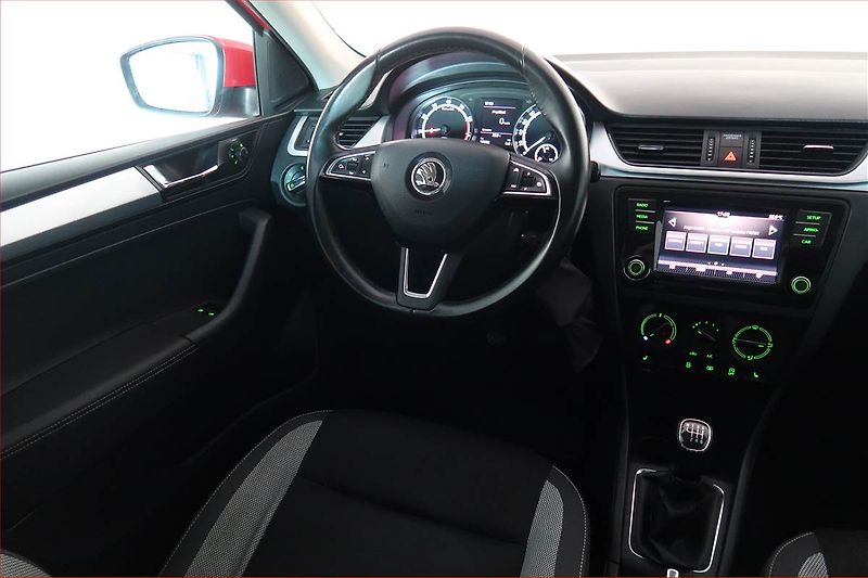Škoda Rapid (2018) 1.0 TSI, Park. senzory - fotka 7 z 16