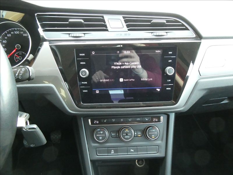 Volkswagen Touran 1,2 TSi 81kW 7.míst, NAVI - fotka 31 z 39