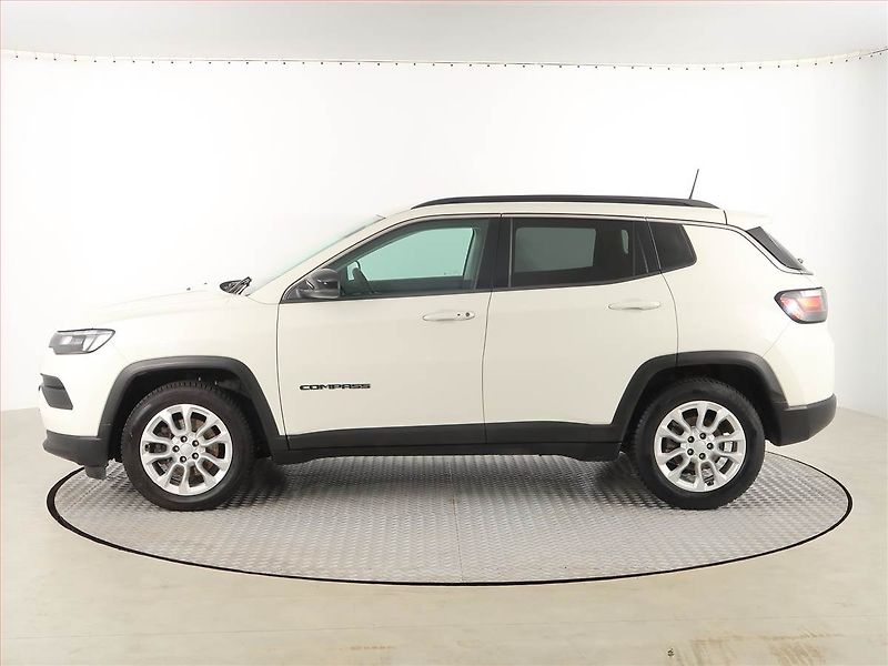 Jeep Compass (2022) 1.3 T-GDI, Serv.kniha - fotka 3 z 18