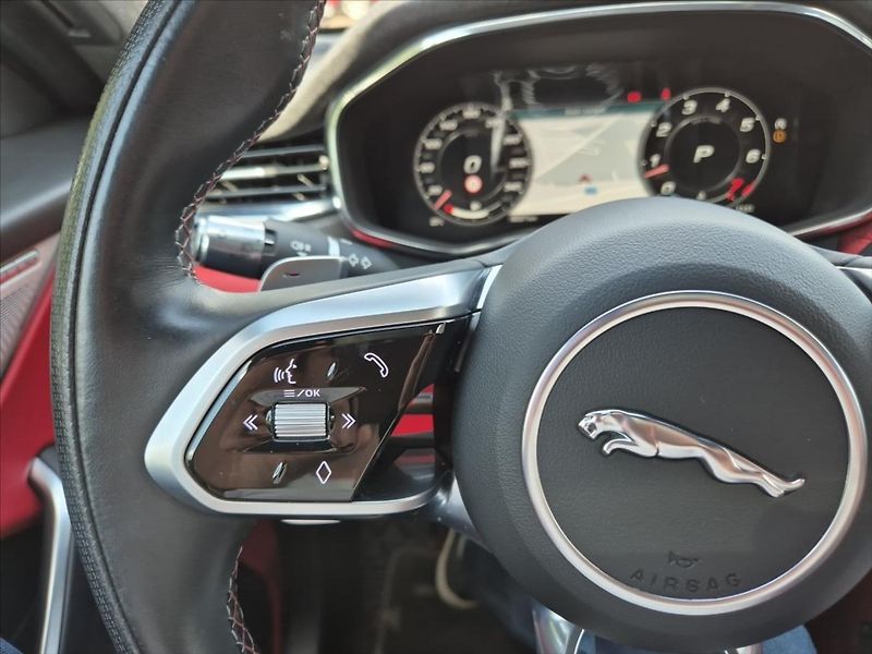 Jaguar F-Pace 5,0 V8 AWD SVR 405 kW - fotka 19 z 20