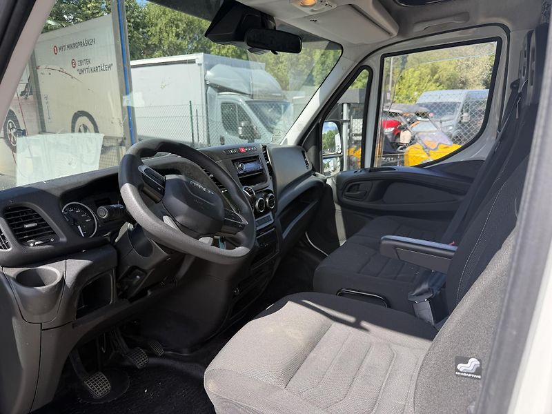 Iveco Daily (2023) 50C do 3,5t 2x spaní - fotka 8 z 13