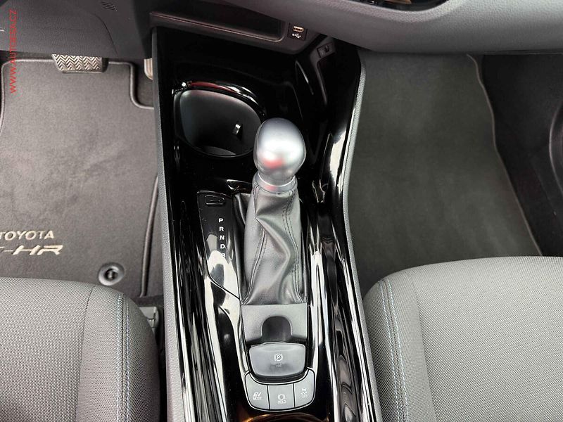 Toyota C-HR (2020) 1.8VVT-i Hybrid, 1.maj,ČR - fotka 15 z 17