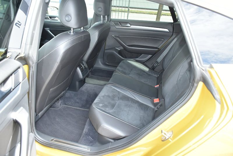 Volkswagen Arteon (2018) R-Line  2.0 BITDI 176kW 4x4 DS - fotka 27 z 32